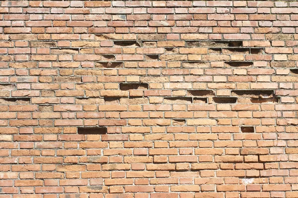Oude Italiaanse bakstenen muur met beschadigde bakstenen — Stockfoto