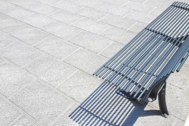 İtalyan bir yaya bölgesinde taş bloklar ile yapılan yeni parke 