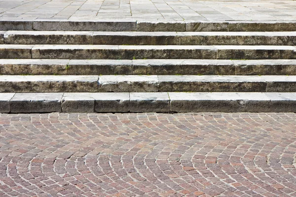 Detalle Una Antigua Escalera Piedra Italiana Con Adoquines Forma Cubo —  Fotos de Stock