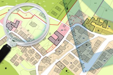 Plastik set kare ve büyüteç hayali bir Şehir Planı üzerine - 3 boyutlu görüntüleme konsepti fotokopi alanı ile - not: harita tamamen icat edilmiş ve gerçek bir yeri temsil etmiyor