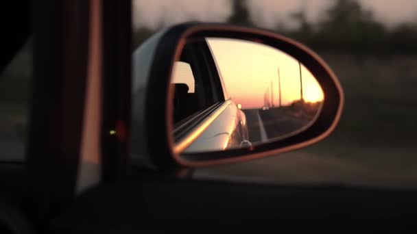 Widok Lusterka Wstecznego Jadącego Samochodu Zachód Słońca — Wideo stockowe