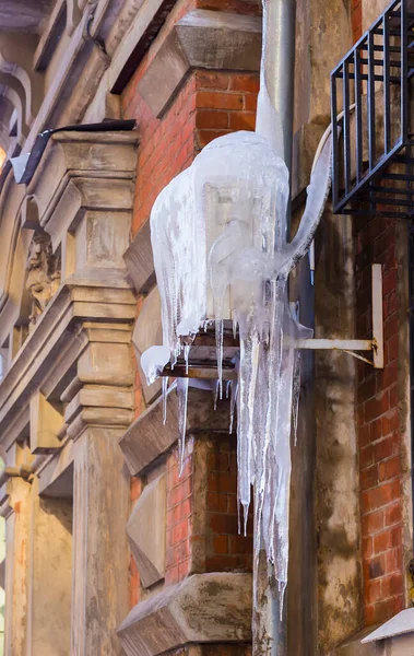 Κλιματιστικό Καλυμμένο Πάγο Και Παγάκια Παλιός Τοίχος Ψυχρού Ψύχους Roblem — Φωτογραφία Αρχείου