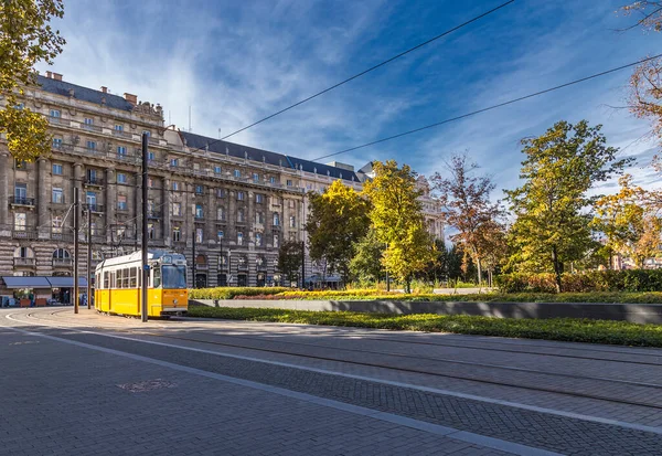 Budapest Hungary Жовтня 2019 Знаменита Жовта Трамвайна Лінія Будапешта Парламентській — стокове фото