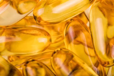 Balık yağı, portakal sarısı yumuşak kapsüller, balık yağı, omega 3 veya omega 6, omega 9, A vitamini, D vitamini, E vitamini. Sağlıklı vitaminler ürün konsepti