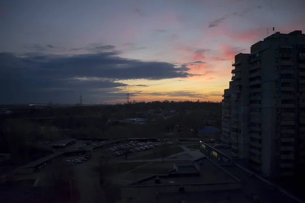 Gewitterwolken Morgengrauen Der Stadt — Stockfoto