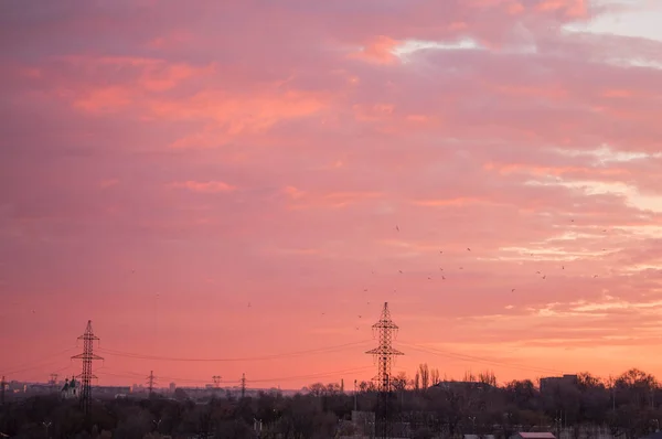 Nuvens Trovão Amanhecer Cidade — Fotografia de Stock