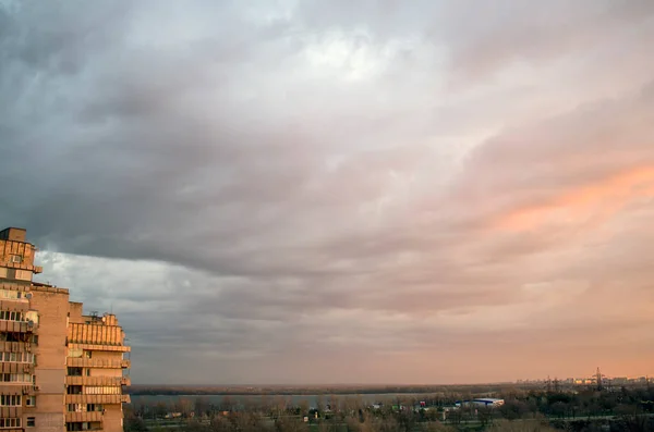 Nubes Trueno Amanecer Ciudad —  Fotos de Stock