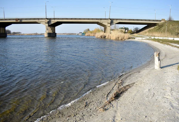 Ponte Sobre Rio Tamisa — Fotografia de Stock