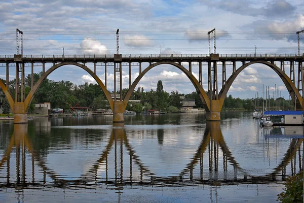 Ponte Sobre Rio Dnipro — Fotografia de Stock