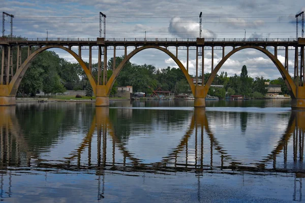 Ponte Sobre Rio Dnipro — Fotografia de Stock