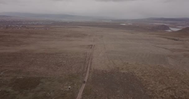 Aerial view of an off-road carcar rides on desert area near the city of Ulan-Ude, Siberia, Russia. DJI Mavic Pro 4K. 4x4 — Stock Video