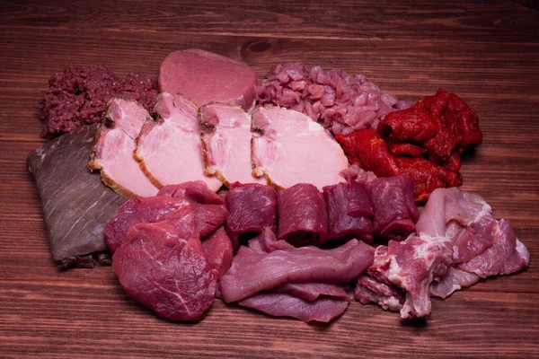 Premiumnedskärningar Biff Färskt Och Rått Kött Köttblandning Obehandlade Biffar Träbord — Stockfoto