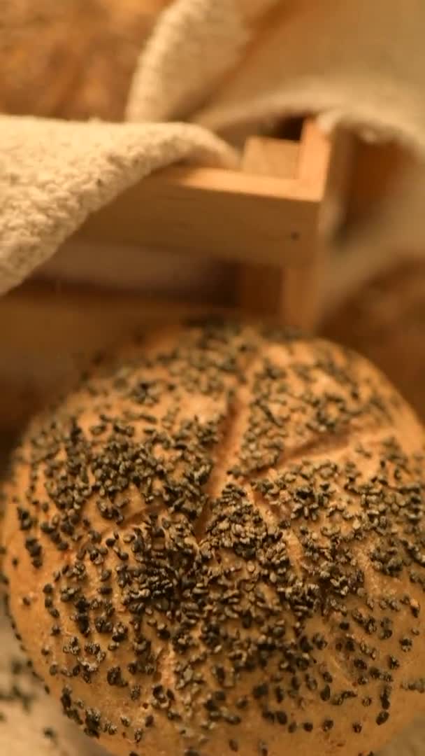 Roti Buatan Sendiri Dengan Latar Belakang Pedesaan Vertikal Video Roti — Stok Video