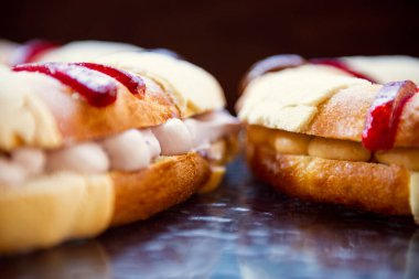 Epifani kek, Kings keki, Roscon de Reyes veya cam masada Rosca de Reyes