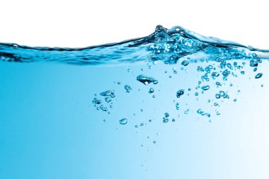 Hava kabarcıkları suda yüzer. Su sıçratma, saf içme suyu, oksijen gevşemesi. Beyaz Arkaplanda Mavi Su.