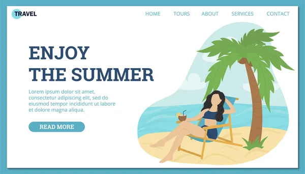 Düz tasarım web sitesi, yaz tatili, tatil beldesi, doğa, turizm. Deniz kıyısındaki iskelede güneşlenen bir kız. Web sitesi geliştirmek için modern vektör illüstrasyon kavramları.