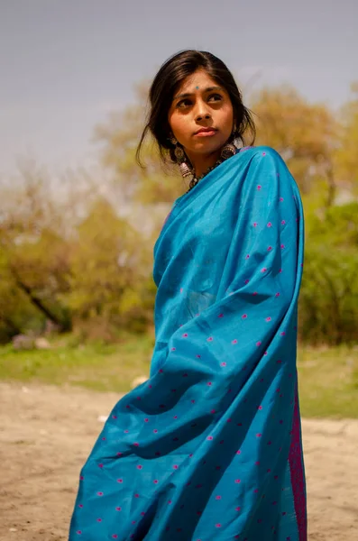 Girl Blue Saree Standing Smile Her Face Beautiful Place — Stock Photo, Image