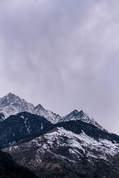 Landskap Bergskedja Täckt Med Snö Manali Somrarna Bergstopp Snö — Stockfoto