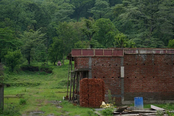 Une Maison Construction Avec Des Briques Rouges Entre Les Chaînes — Photo