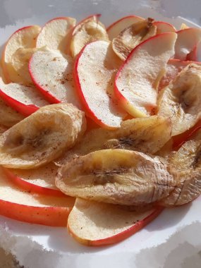 fırında elma ve tarçınlı muz