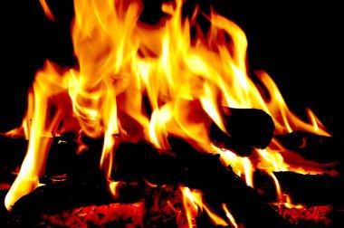 Karanlık Arkaplanda Yakın Ateş