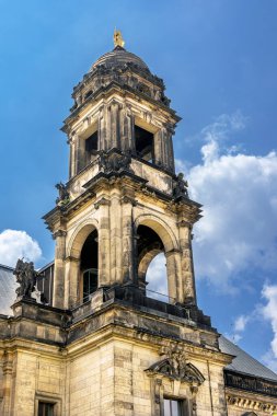 Bruehl 'un terasından çan kulesi ve kubbe, Dresden, Almanya
