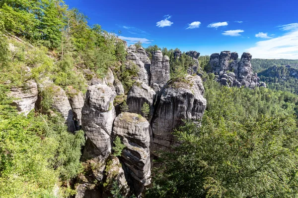 ドレスデン ザクセン州 ドイツの近くのサクソンスイスとして知られているバステイ岩の形成の風景 — ストック写真