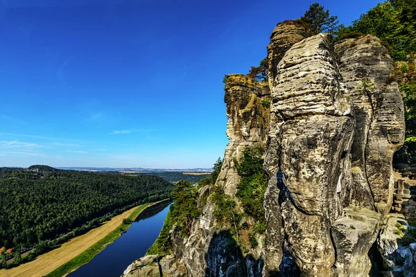 Vista Panorâmica Formação Rochosa Bastei Conhecida Como Suíça Saxônica Perto — Fotografia de Stock