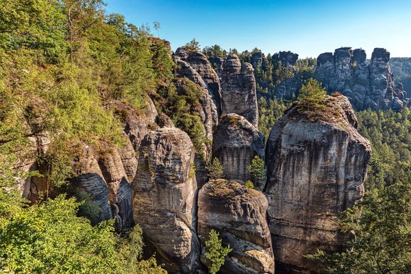 ドレスデン ザクセン州 ドイツの近くのサクソンスイスとして知られているバステイ岩の形成の風景 — ストック写真