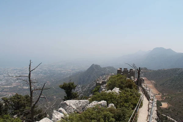 Kıbrıs. Kıbrıs Kültürü. Kıbrıs 'ın manzarası ve doğası.