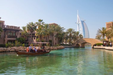 Birleşik Arap Emirlikleri. BAE 'nin kültürü. BAE 'nin cazibesi ve doğası.