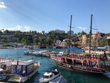 Hindi. Türk Kültürü. Türkiye 'nin manzarası ve doğası. Deniz. Güneşi. Avuçlar. Kumsal. Otel.