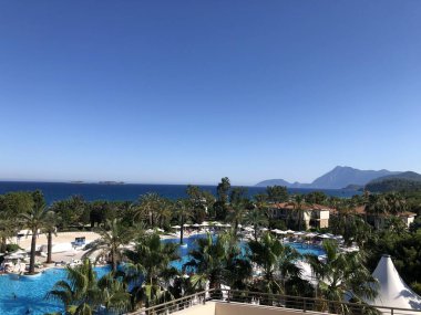 Hindi. Türk Kültürü. Türkiye 'nin manzarası ve doğası. Deniz. Güneşi. Avuçlar. Kumsal. Otel.