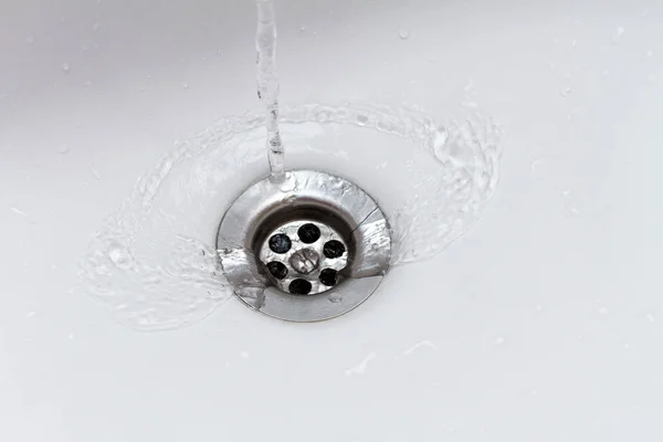 musluk lavabo drenaj akan su