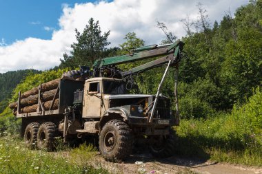 Inzer, Rusya - 19 Temmuz 2014: Kraz makine için günlük kaydı günlük ile
