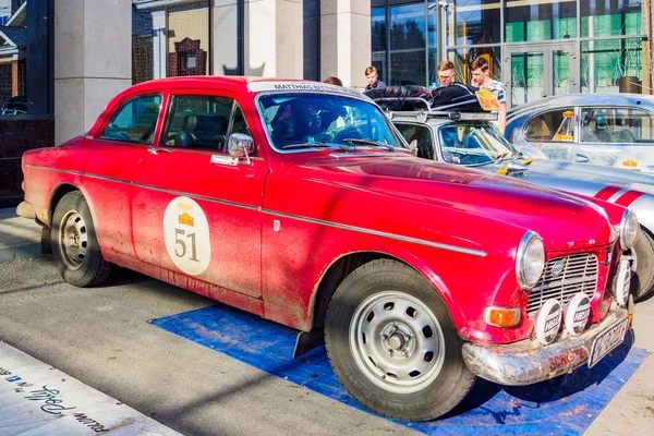 Ufa, Rússia, 22 de junho de 2019: The 7th Peking to Paris Motor Challenge. Volvo 123 GT é um carro clássico sueco 1968 — Fotografia de Stock