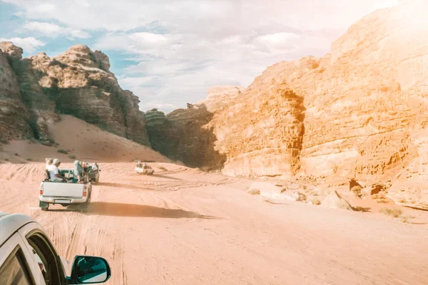 Traditionele Toeristische Entertainment Een Ritje Jeeps Woestijn Zand Krachtige Auto — Stockfoto