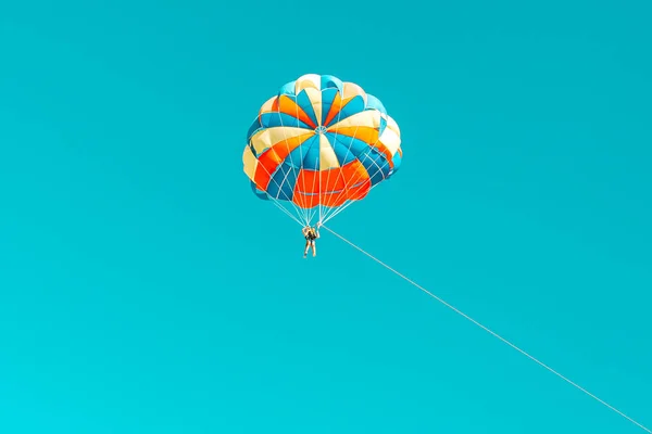 Parachute Parasailing Tourists Sandy Beach Sunny Weather Background Clear Sea — Stock Photo, Image