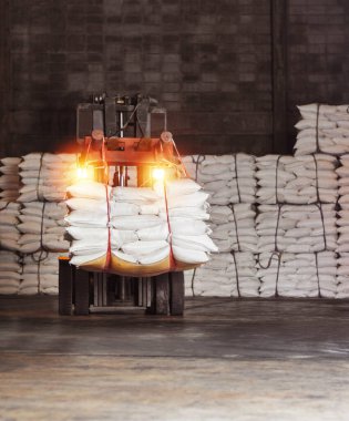 Dışa aktarmak için şeker torbasını doldurmak için forklift