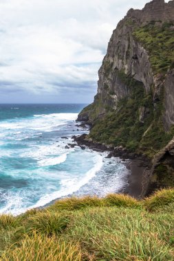 Seongsan Ilchulbong güzel volkan adası Jeju 'nun doğusundaki Güney Kore Asya' dan yükseliyor.