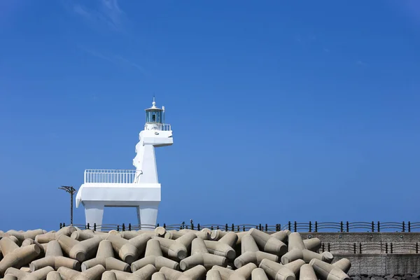 Jeju Güney Kore 'nin kuzeyindeki Iho Tewoo sahilindeki Iho Deniz Feneri.