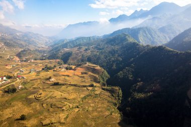 Vadi, Sapa Vietnam Asya 'daki insansız hava aracı ya da teleferik üzerinden izleniyor.