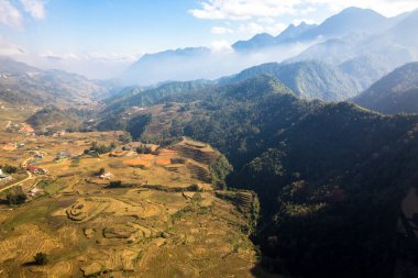 Vadi, Sapa Vietnam Asya 'daki insansız hava aracı ya da teleferik üzerinden izleniyor.
