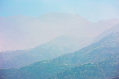 Sabahın erken saatlerinde Kuzey Vietnam 'daki Sapa Lao Cai' de dağ katmanları.