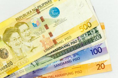 Para birimi banknotları çeşitli değerlerde Filipinler pesosuna yayıldı