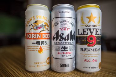 Shibuya, Tokyo / Japonya - 11 Haziran 2018: Editoryal ithal içecek Kirin, Asahi ve Sapporo, Japonya 'da 3 büyük bira markası