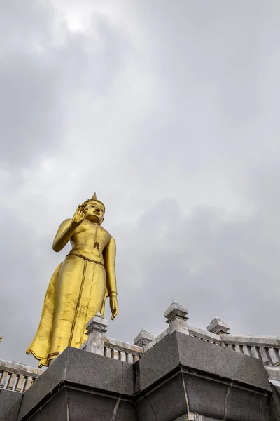 Phra Buddha Moğol Maharaj Şapka Yai Belediye Parkı 'ndaki en uzun ayakta duran Buda, Şapka Yai Tayland