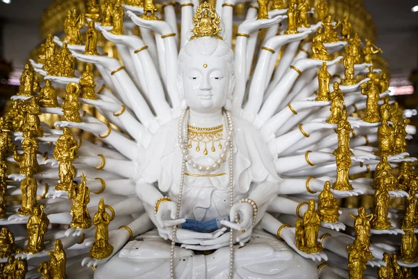 Statua Guanyin Dalle Mille Mani Oro Cappello Yai Thailandia Asia — Foto Stock