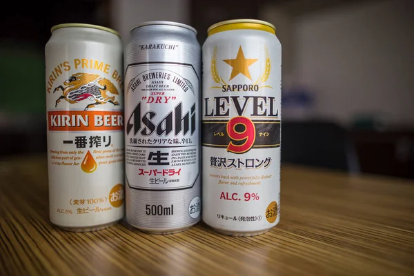 Shibuya, Tokyo / Japonya - 11 Haziran 2018: Editoryal ithal içecek Kirin, Asahi ve Sapporo, Japonya 'da 3 büyük bira markası