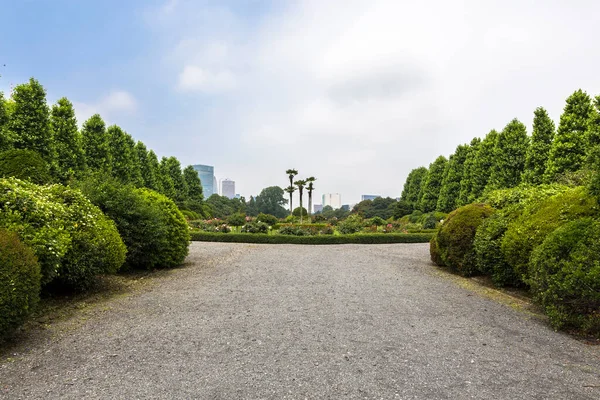 Shinjuku Gyoen Ulusal Bahçesi Shinjuku ve Shibuya, Tokyo, Japonya 'da büyük bir park ve bahçedir.